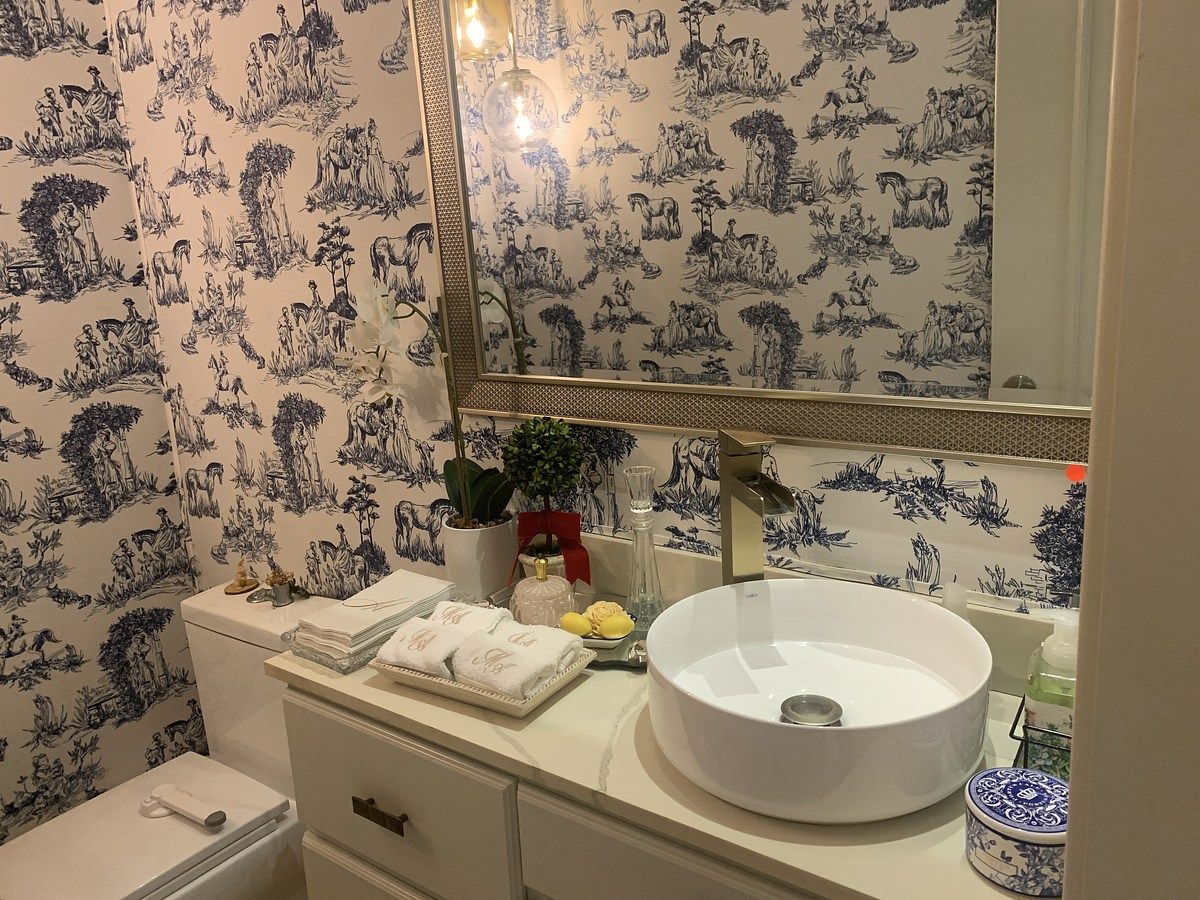 9 de 22: Baño de visita