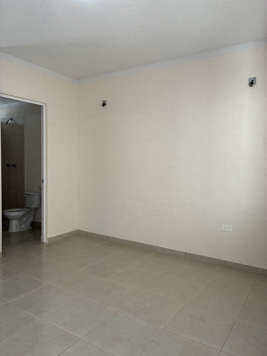 7 of 17: Área de sala original a la entrega