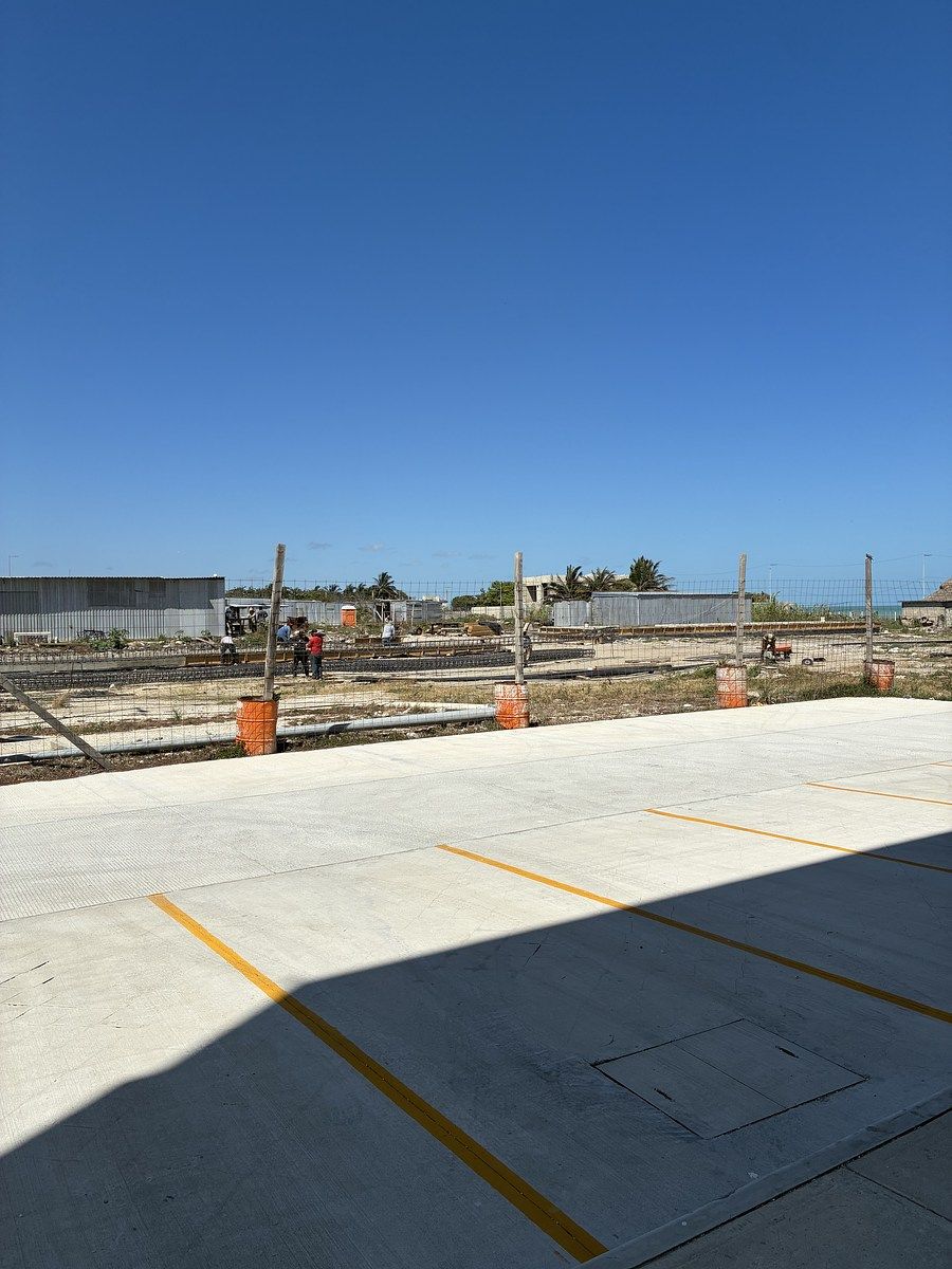 11 of 17: Área de estacionamiento