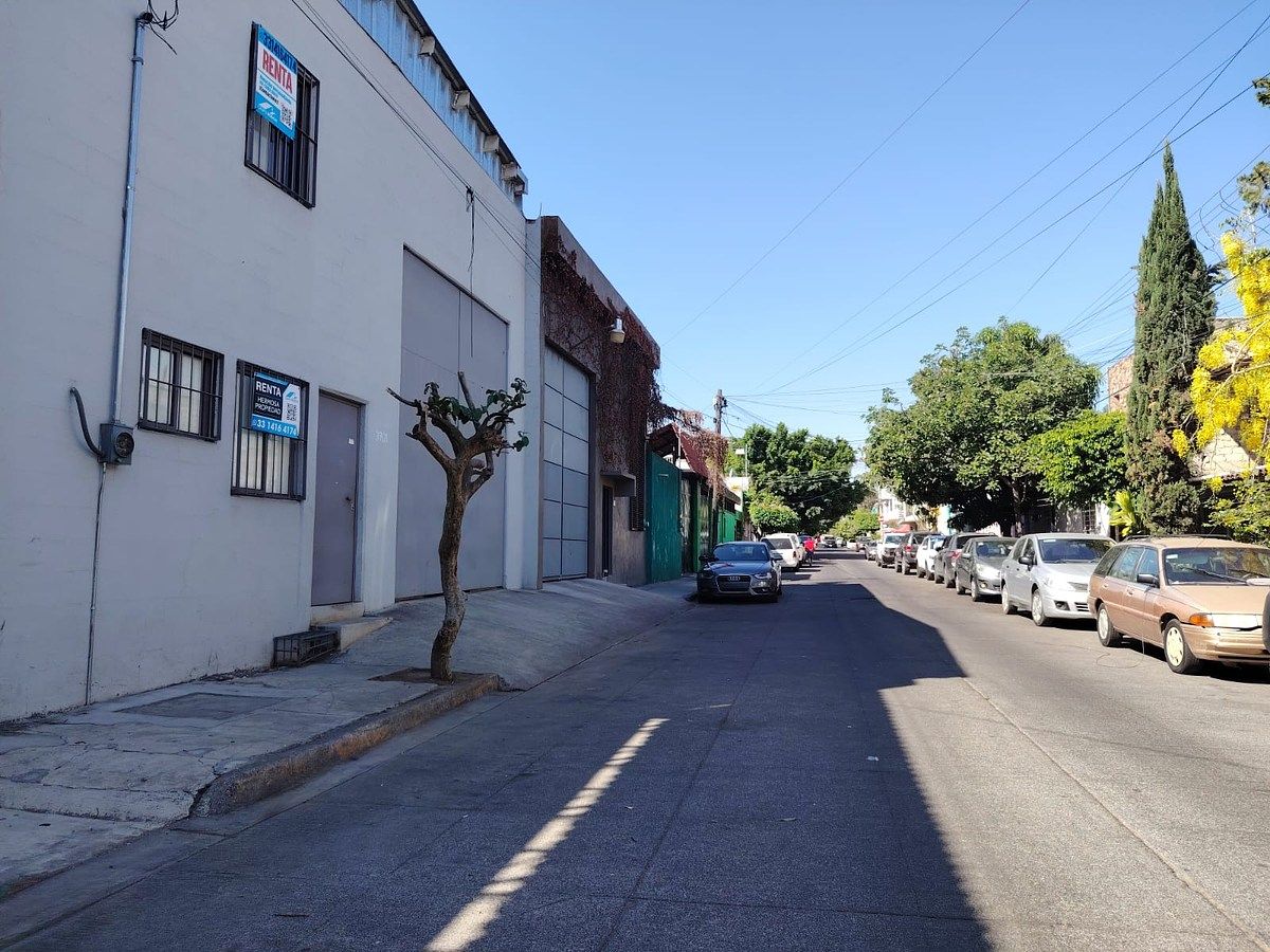 BODEGA EN RENTA 200 METROS COLÓN Y PATRIA CON OFICINA COLONIA VILLA GUERRERO, foto 1 de 15