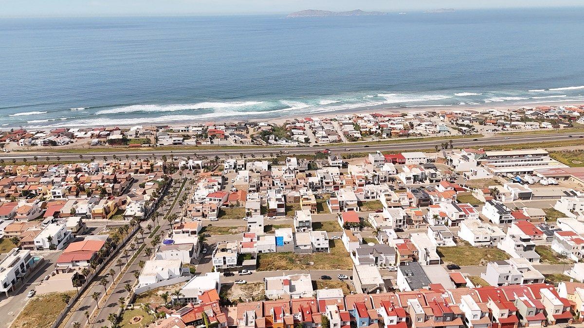 Terreno con vista al Mar en San Marino, cerca de Baja Malibú y Real del Mar
