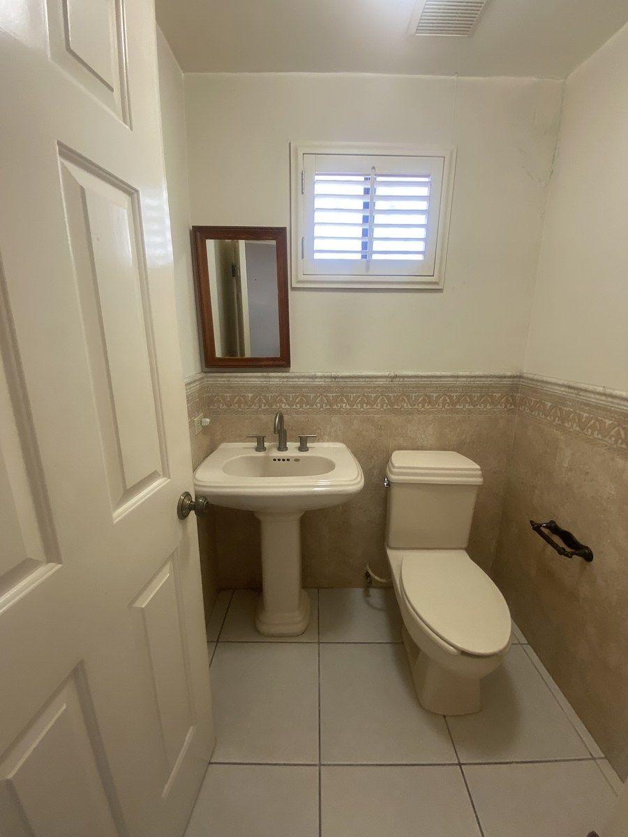 9 de 28: Baño visitas