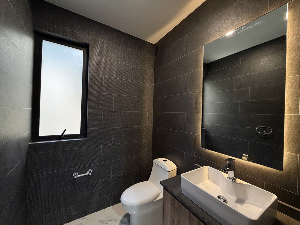 3 de 32: medio baño sala