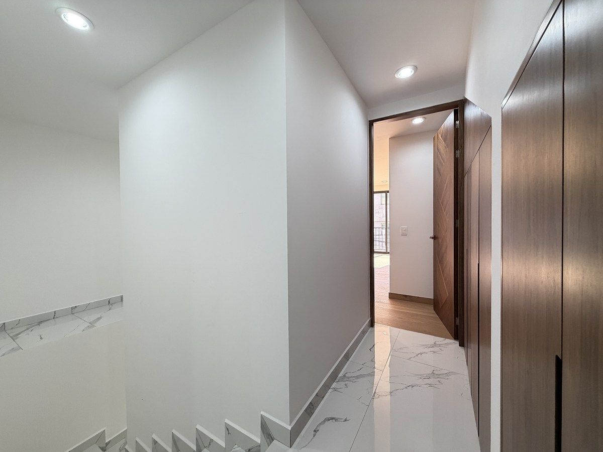 10 de 32: pasillo primer nivel