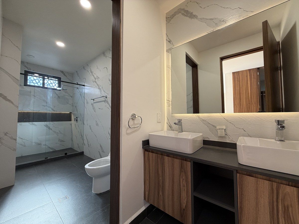 12 de 32: baño habitación principal