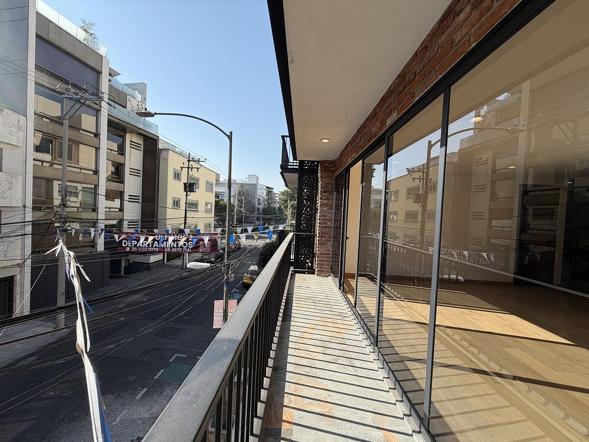 28 de 32: balcón habitación principal