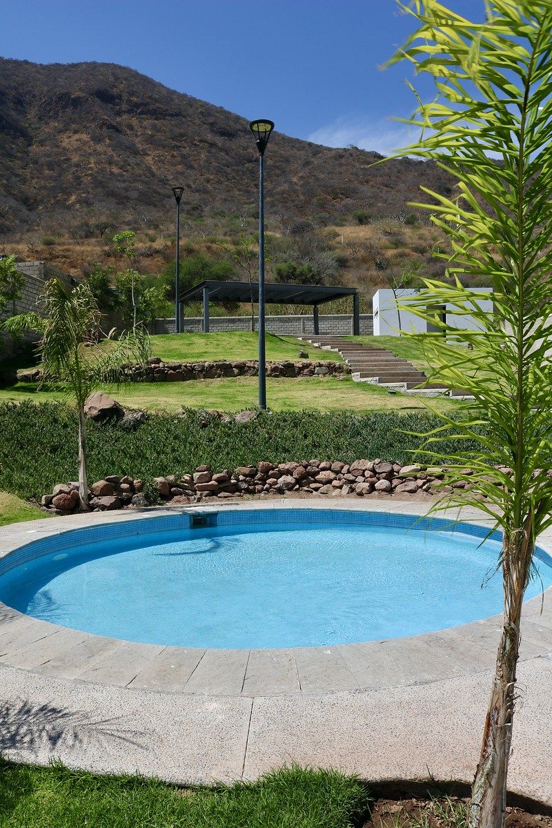 8 of 26: ALBERCA INFANTIL