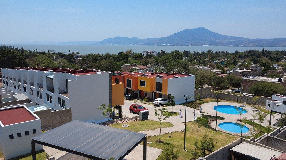 6 of 26: AREAS COMUNES