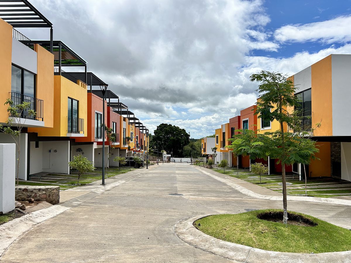 2 of 26: VIALIDAD PRINCIPAL