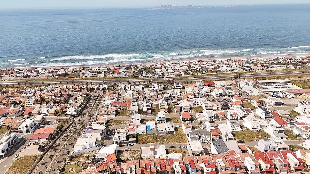 Terreno con vista al Mar en San Marino, cerca de Baja Malibú y Real del Mar