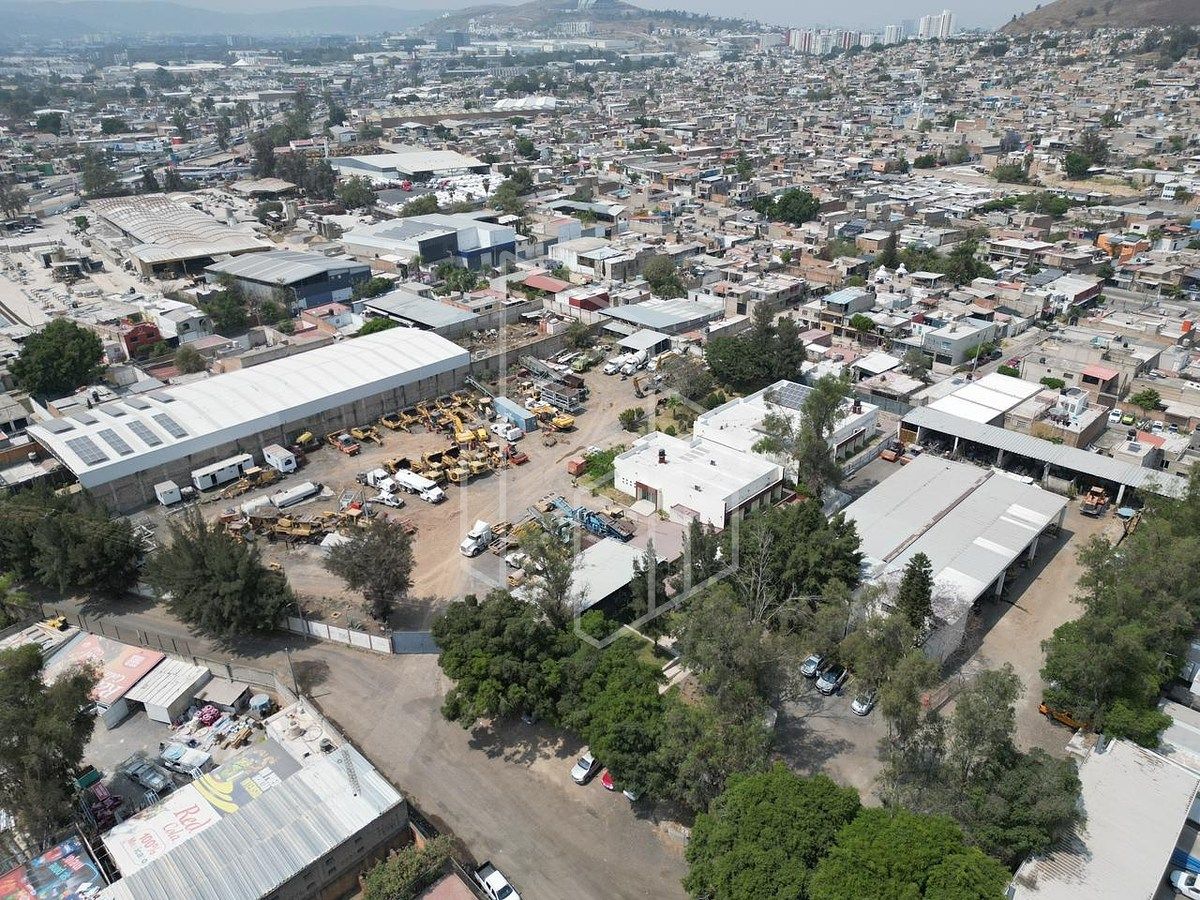 Terreno en Venta - Jardines de Santa Maria, Tlaquepaque. - foto 2