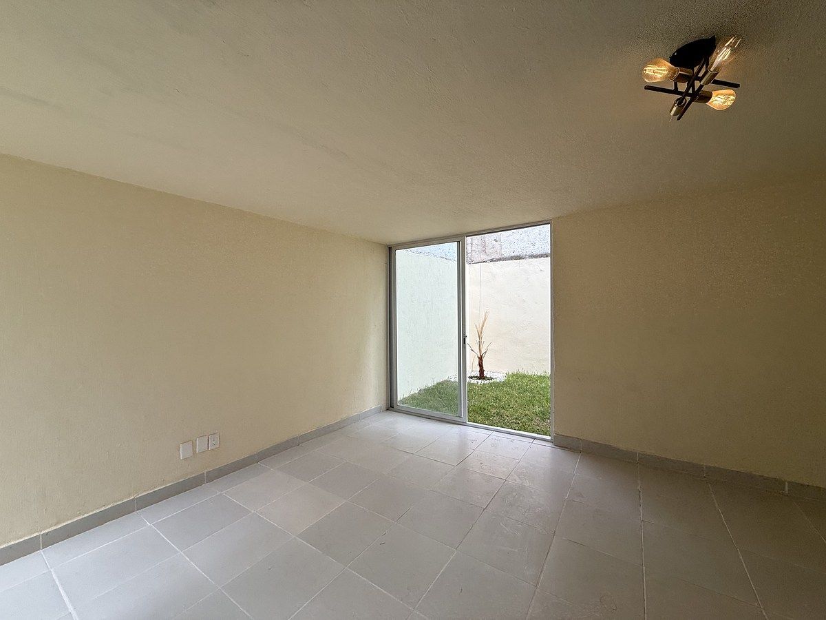 2 of 19: Salida al Jardin