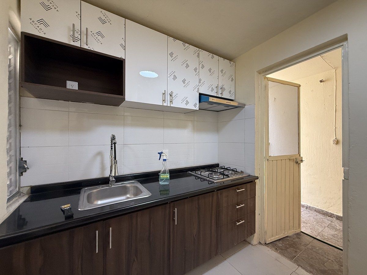 7 of 19: Cocina integral nueva