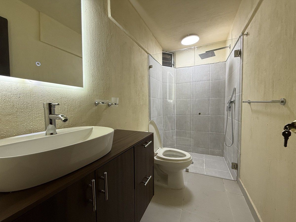 10 of 19: Baño completo remodelado