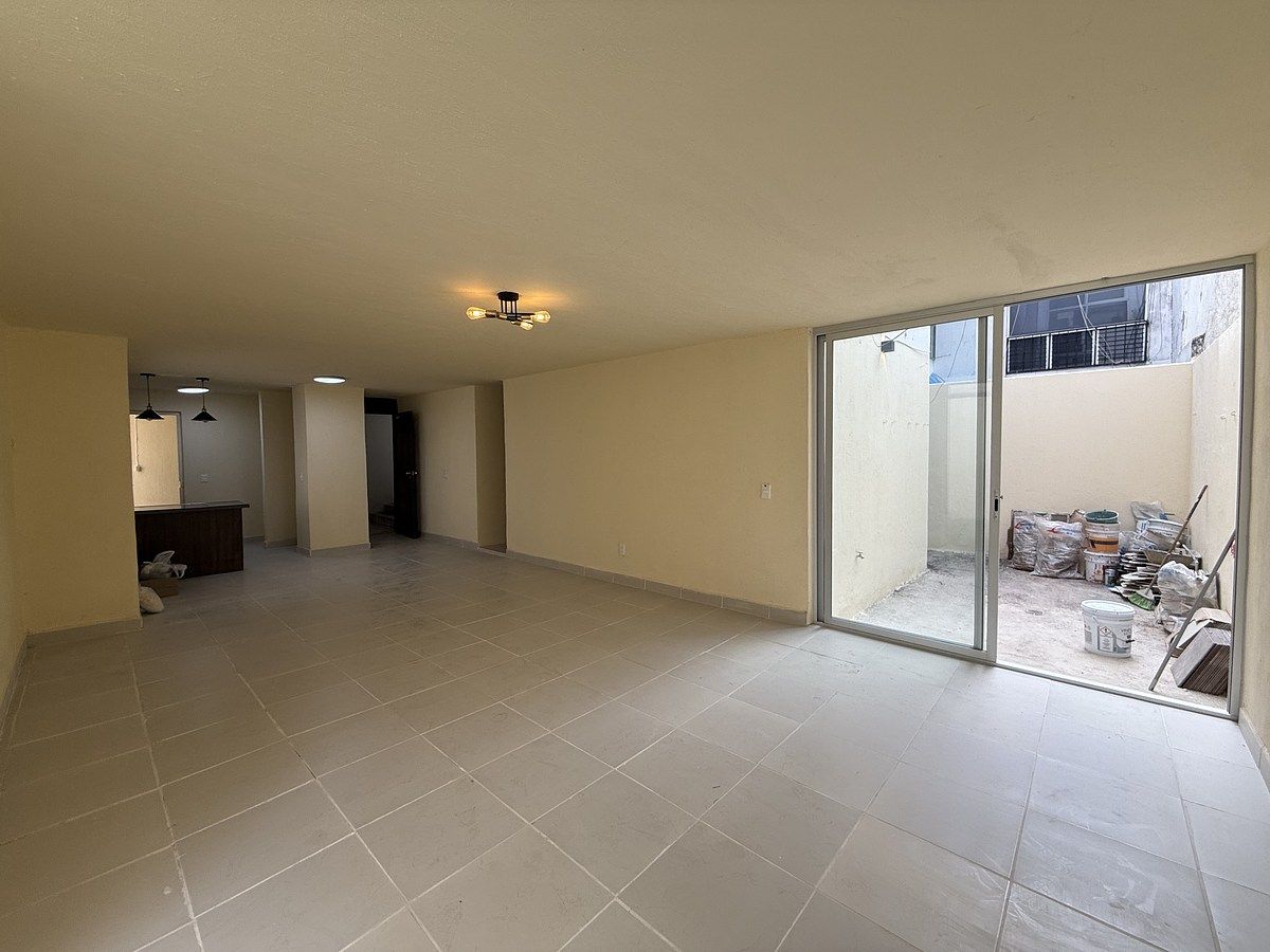 18 of 19: Sala comedor espacios abiertos con vista a la terraza