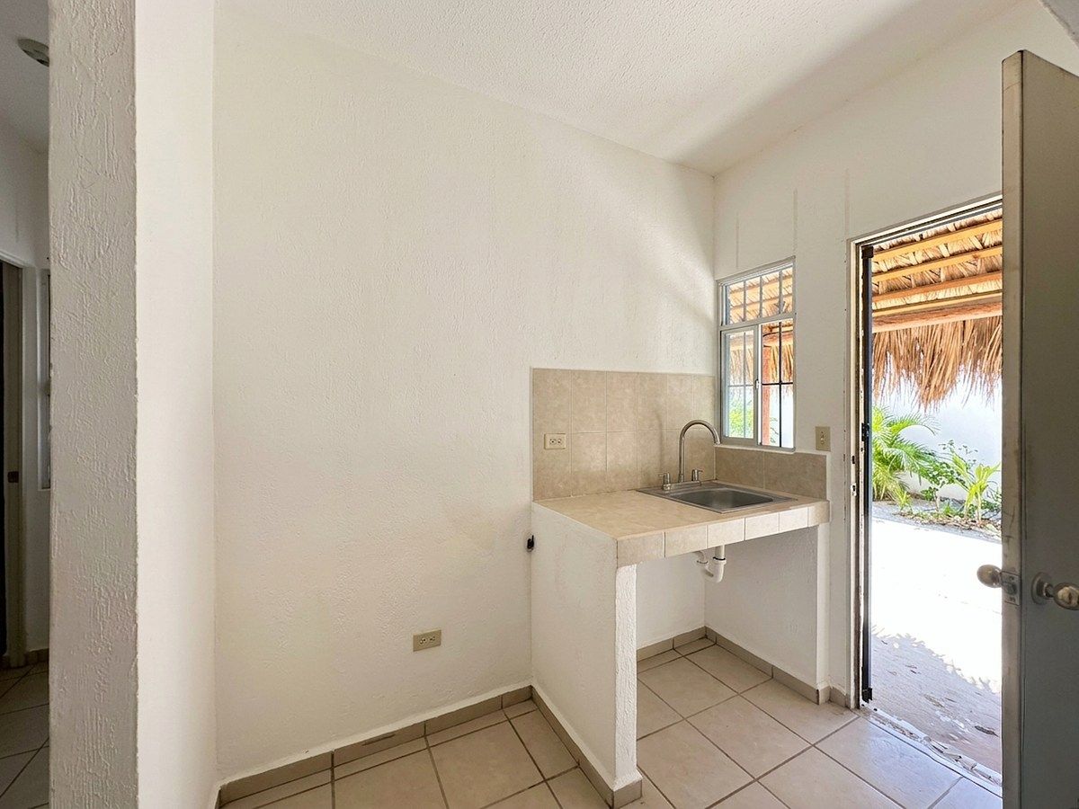 5 of 12: Area de cocina