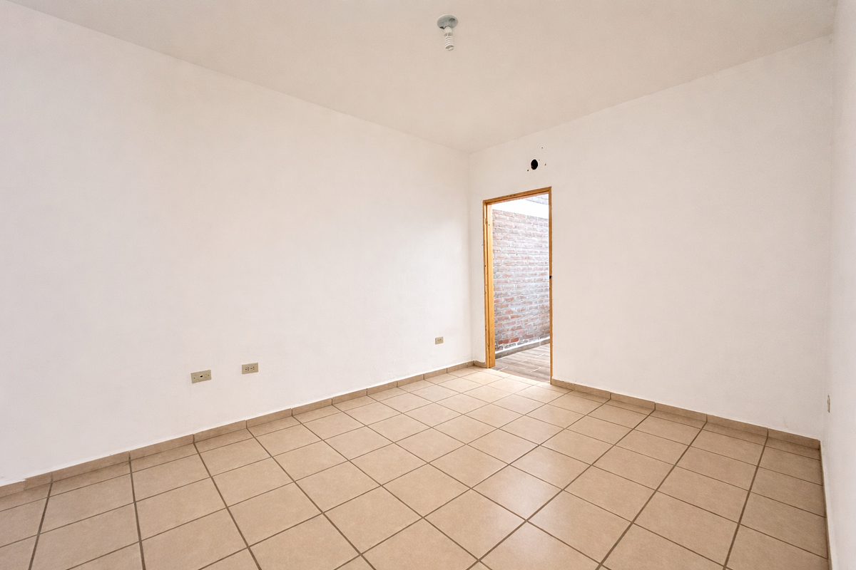 8 of 12: Recamara principal