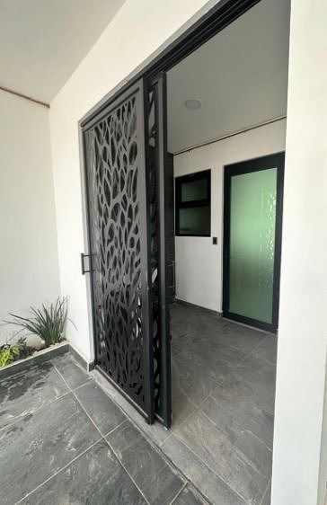 2 de 25: Entrada Principal