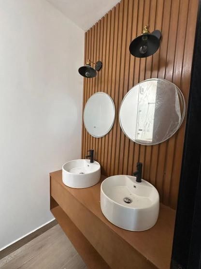 12 de 25: Baño Rec. Principal con doble lavamanos