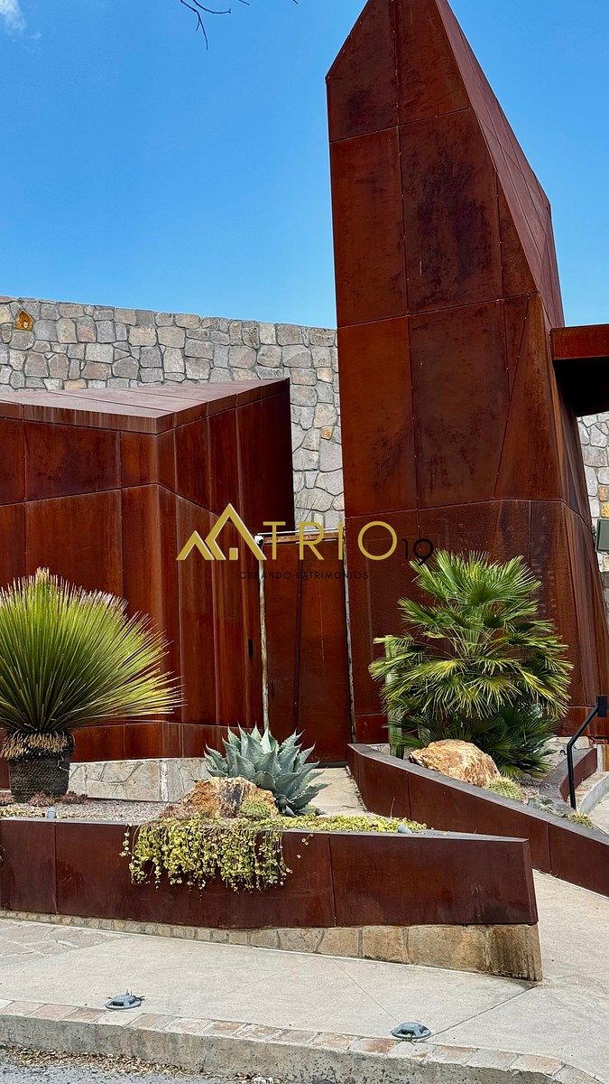 2 de 6: Acceso a Residencial Cresta Ferra