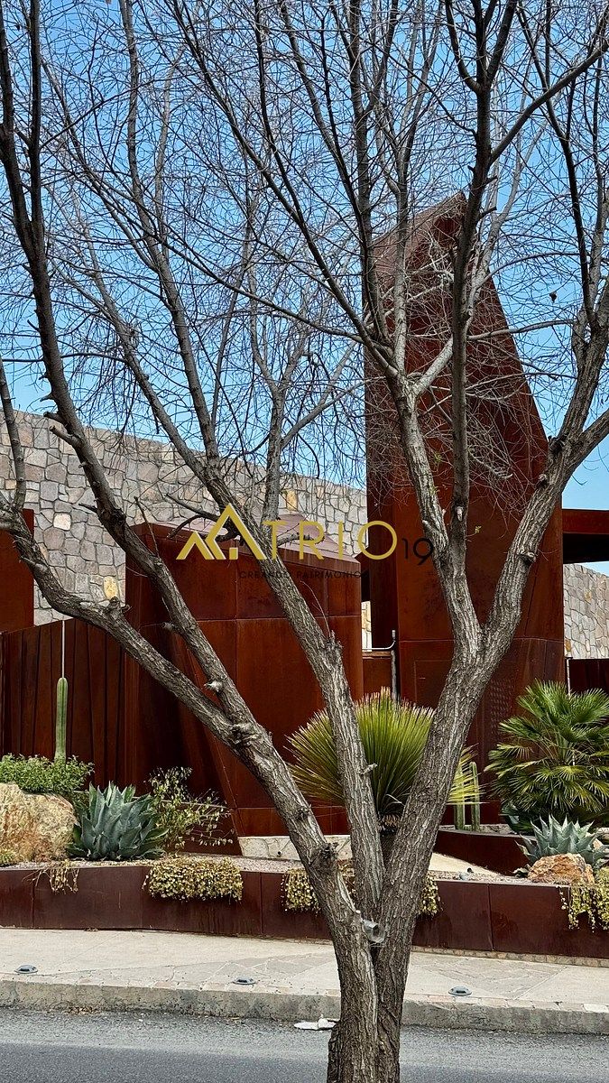 1 de 6: Acceso a Residencial Cresta Ferra