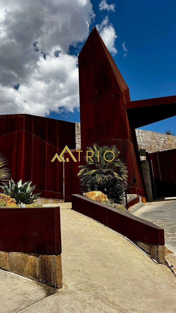 3 de 6: Acceso a Residencial Cresta Ferra