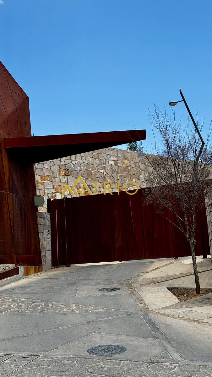 5 de 6: Acceso a Residencial Cresta Ferra