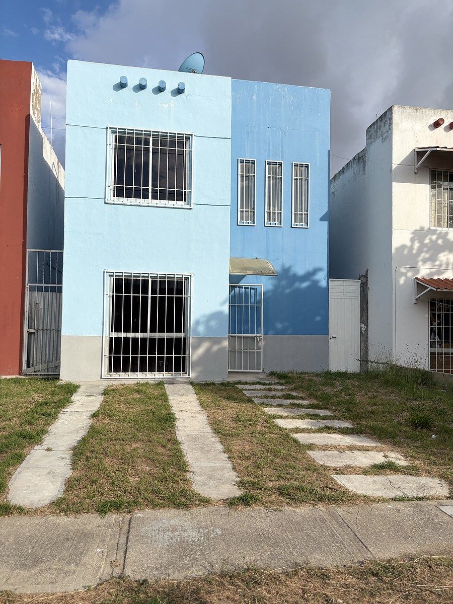 2 of 32: ESTACIONAMIENTO PARA 2 COCHES