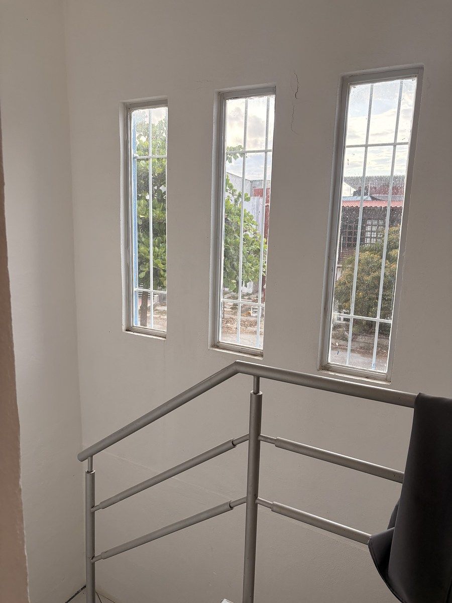 20 of 32: TODAS LAS VENTANAS Y PUERTAS CON PROTECCIONES