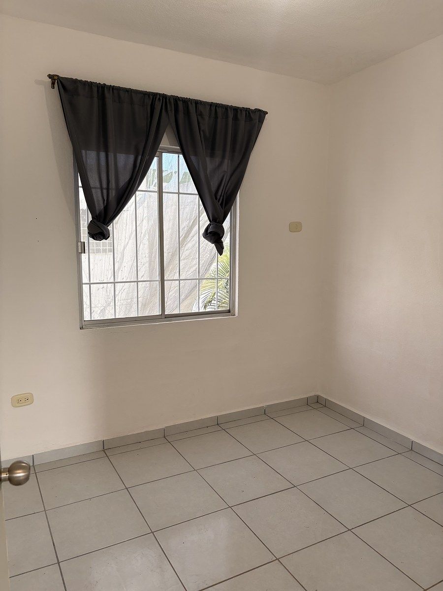 22 of 32: 1ER RECAMARA CON VENTILACION E ILUMINACION QUE DA AL PATIO