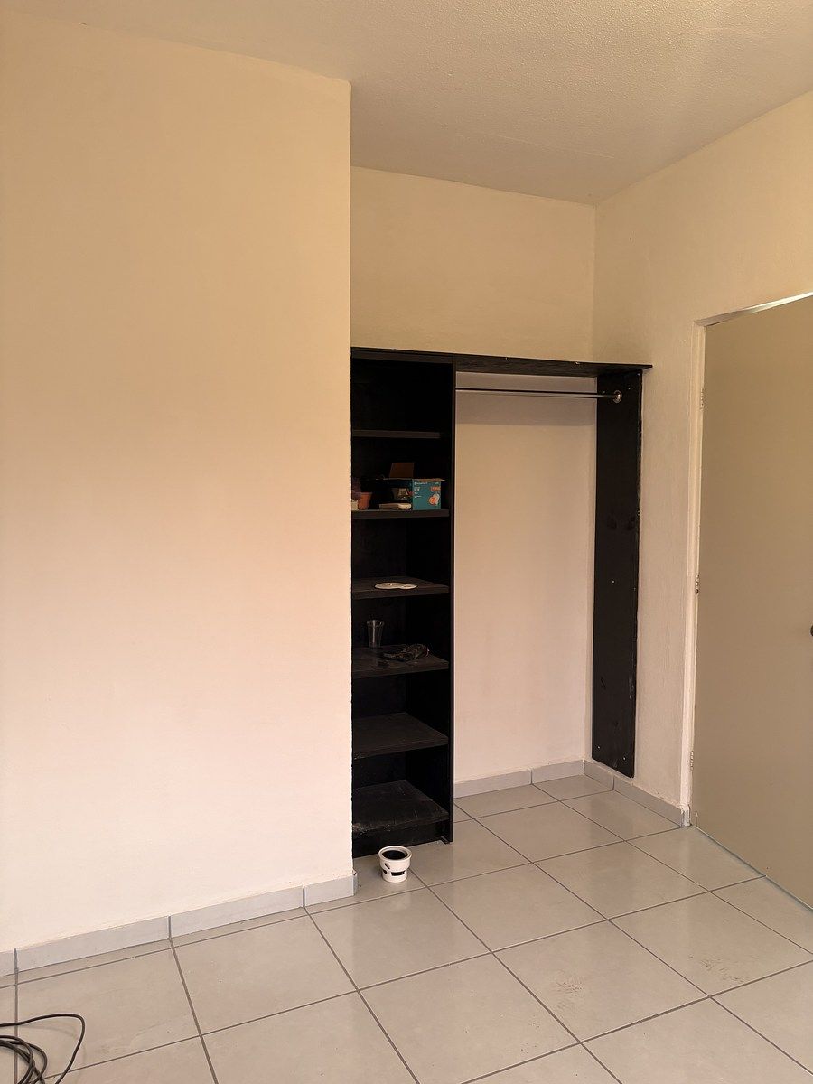 30 of 32: CON CLOSET