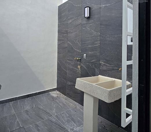 11 de 32: Patio de servicio