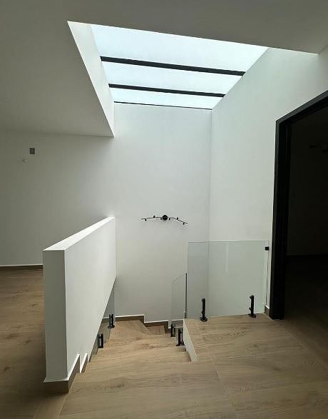 14 de 32: Escaleras PA, área de TV y recamaras