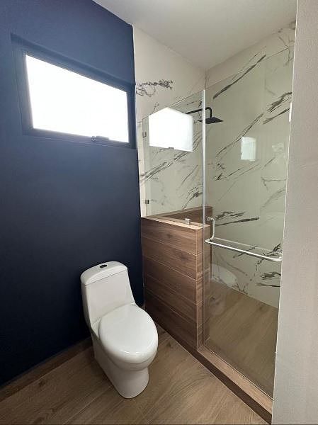 21 de 32: Baño y regadera con cancel Recamara Principal
