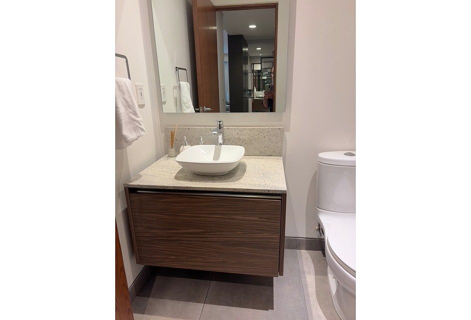 5 de 27: Medio baño área social