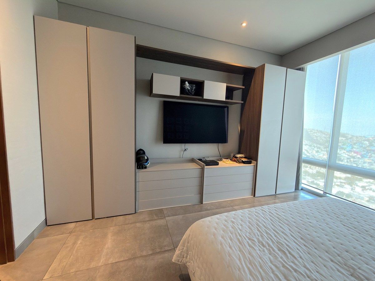 16 de 27: Clósets de pared rec. principal