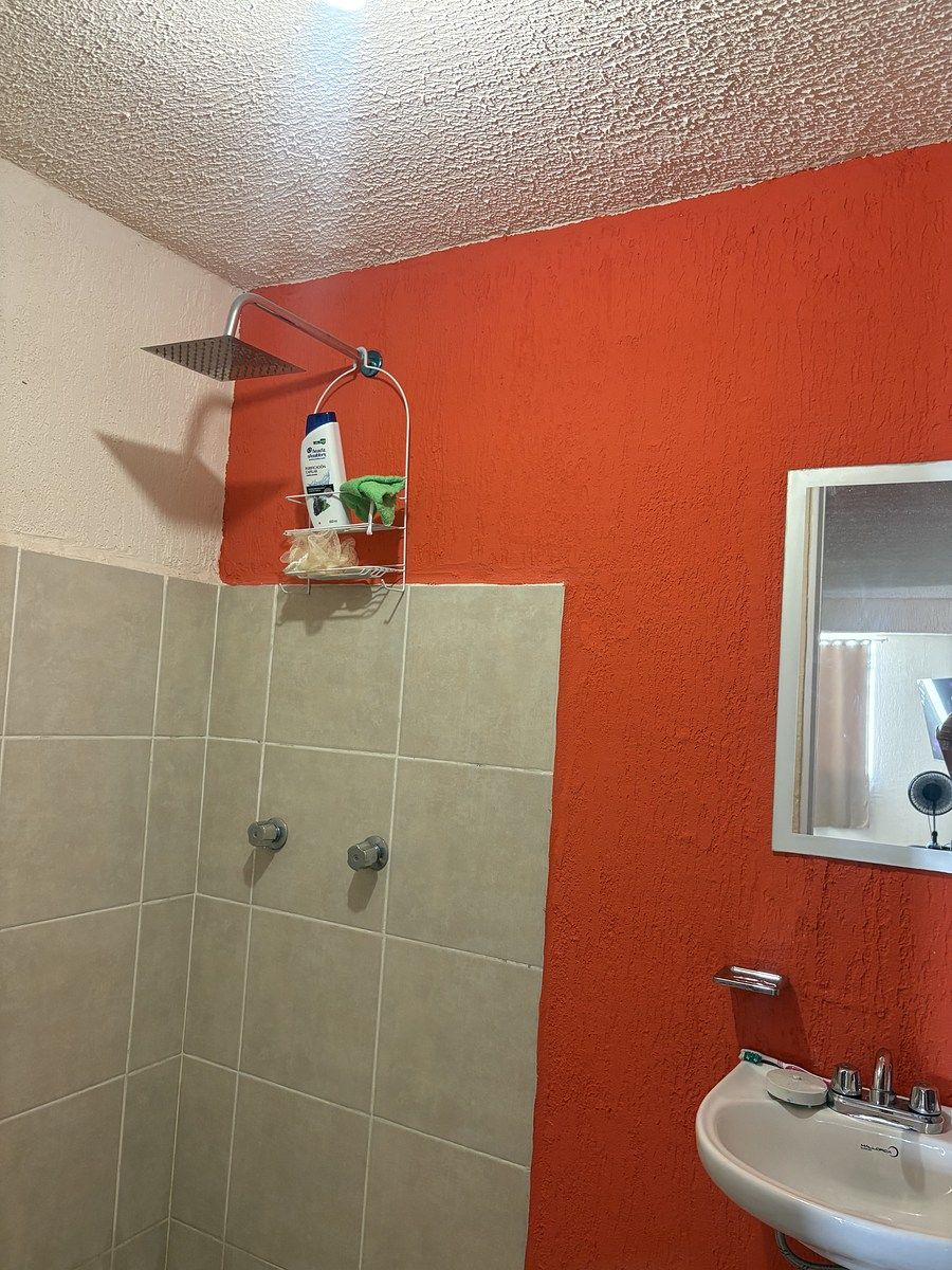18 de 30: BAÑO COMPLETO PARA VISITAS