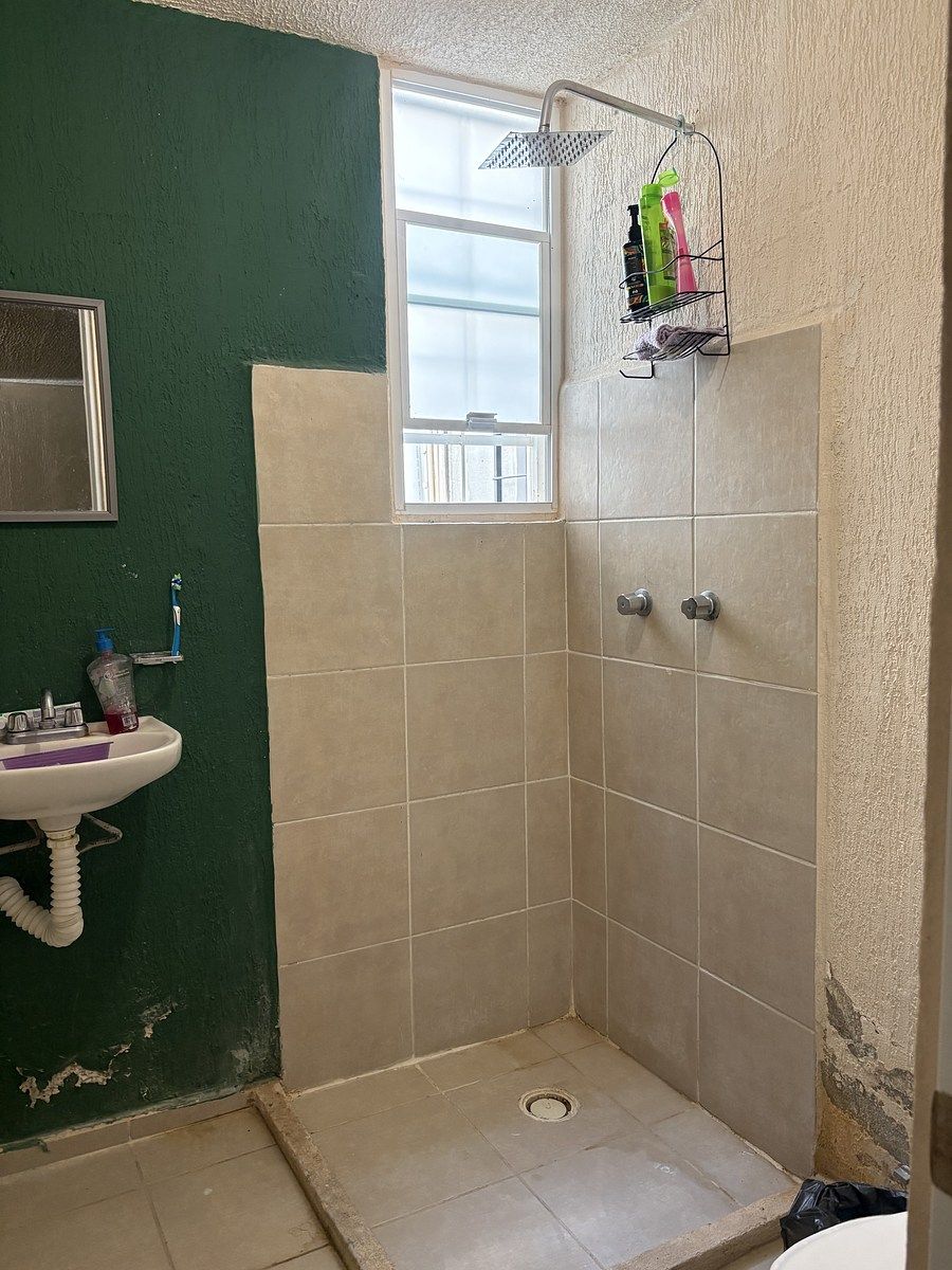 22 de 30: BAÑO COMPLETO DE RECAMARA PRINCIPAL