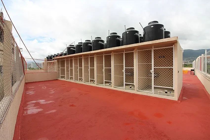 28 de 30: AZOTEA CON AREA DE LAVADO Y TENDIDO (PROPIA)