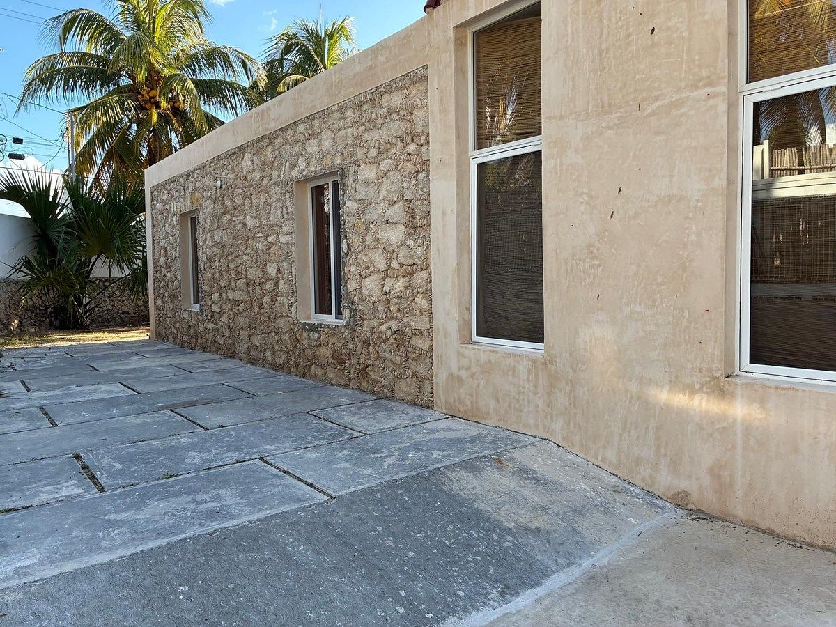 5 of 13: Estacionamiento