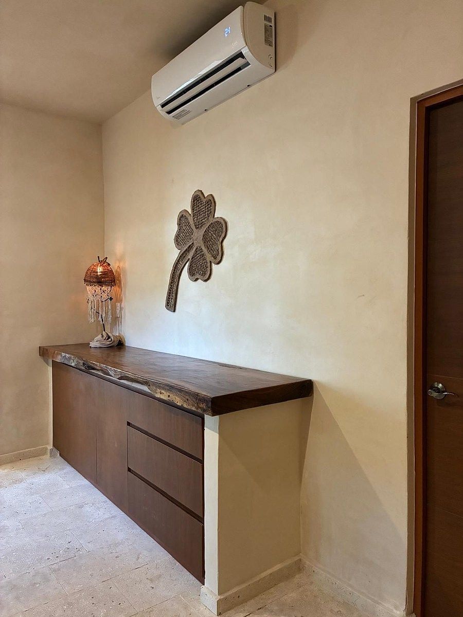 8 of 13: Habitación