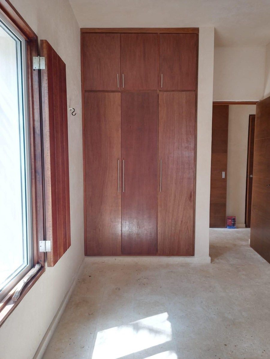 10 of 13: Habitación