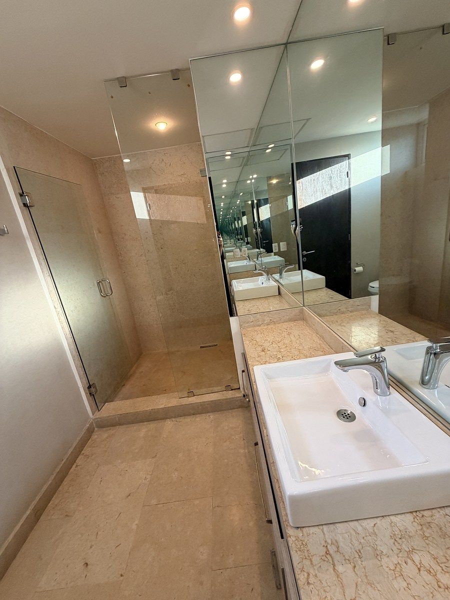 5 of 14: Baño Principal