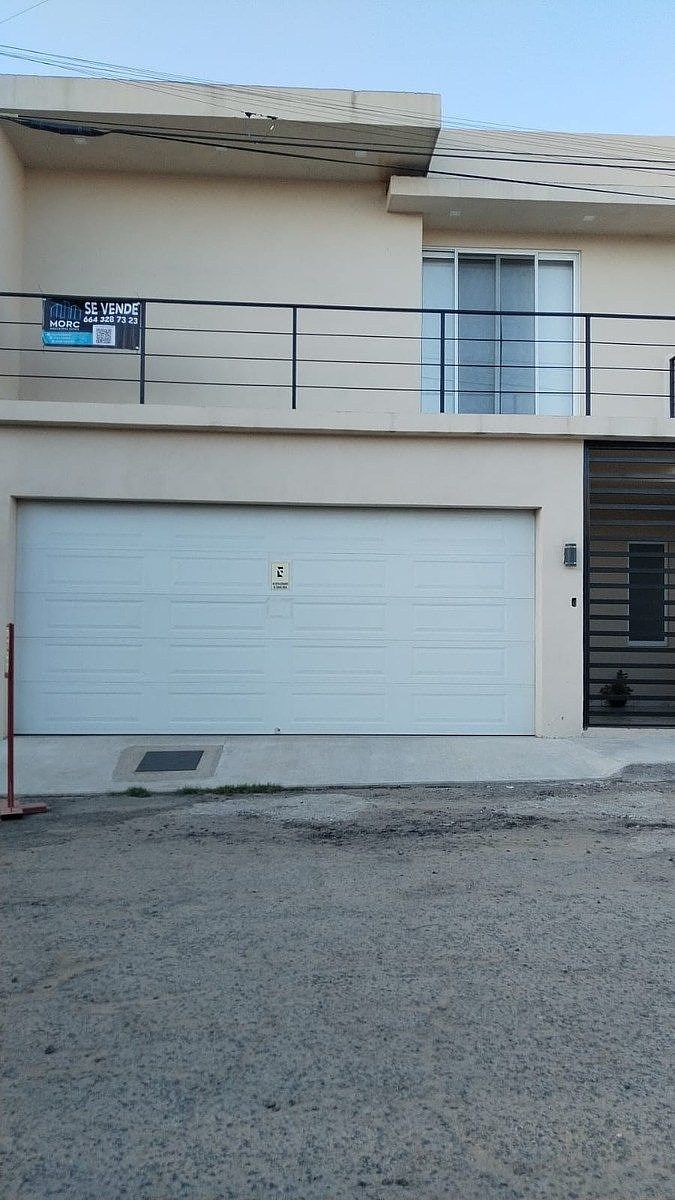 Casa en Venta de 3 Recámaras en Valle Dorado, Ensenada, B.C.