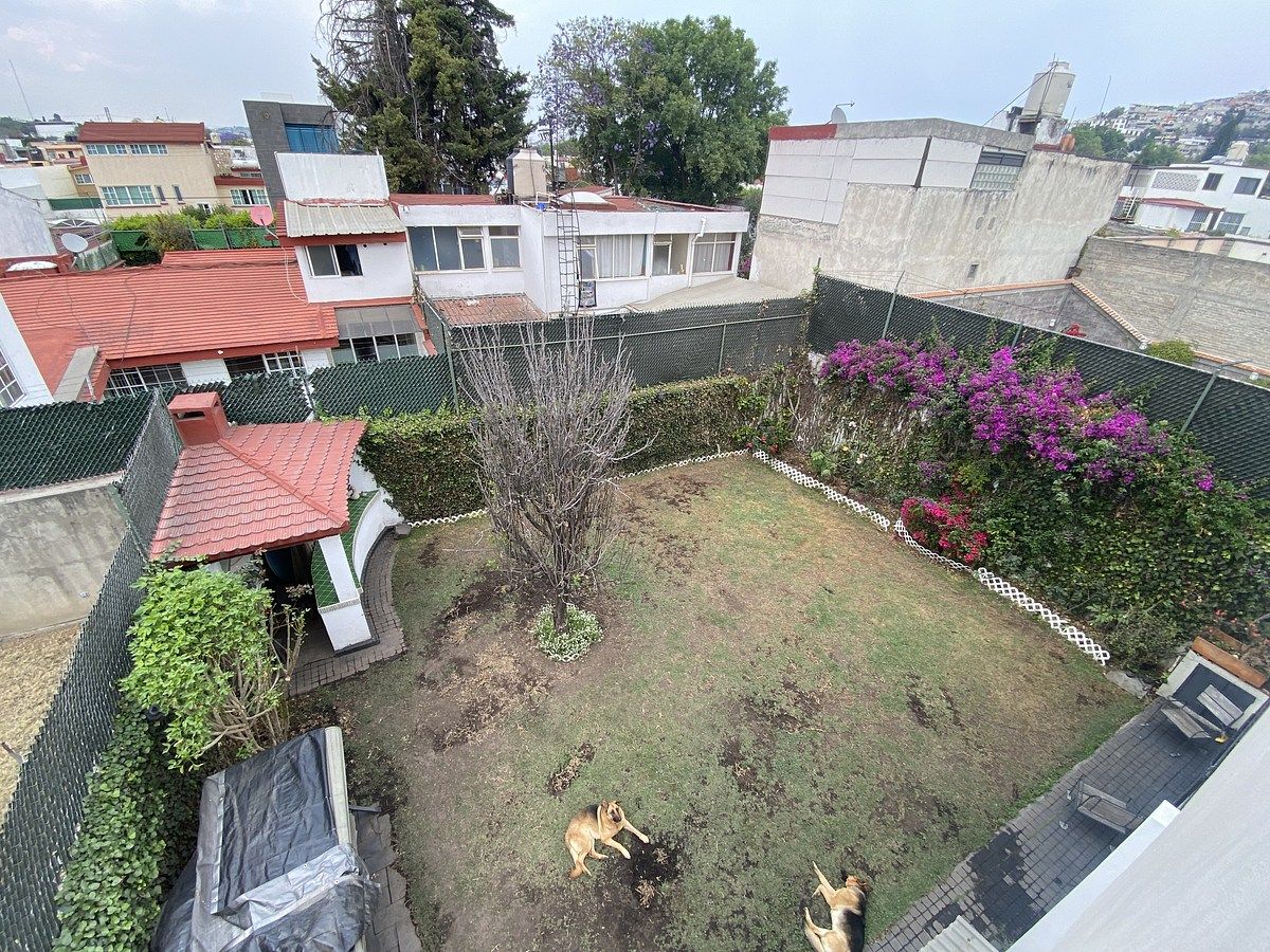 4 de 15: AMPLIO JARDRÍN DE 140 M2