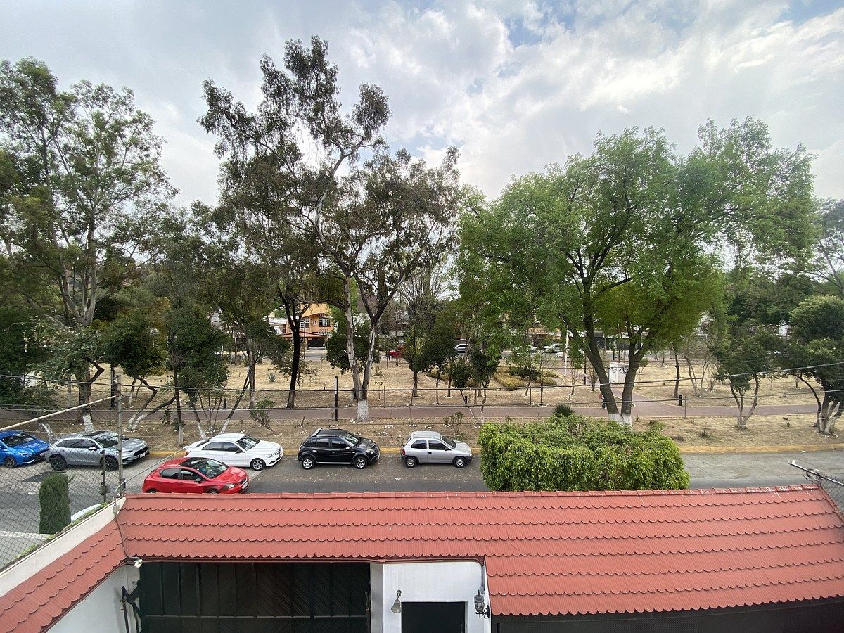 6 de 15: VISTA DESDE LA CASA (HACIA JARDÍN PUBLICO)