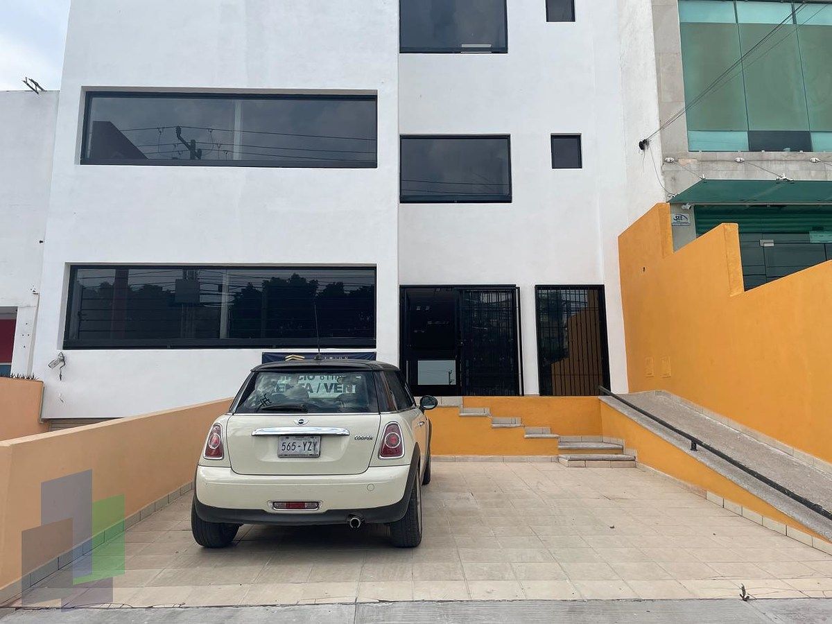 Edificio en venta en Colinas del Cimatario
