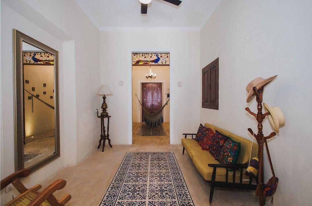 Casa en el Centro de Merida AMUEBLADA y con PANELES SOLARES - foto 1