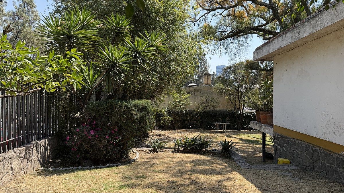House for Sale in Ciudad Satélite to Remodel | 712 m² Corner Lot - foto 5