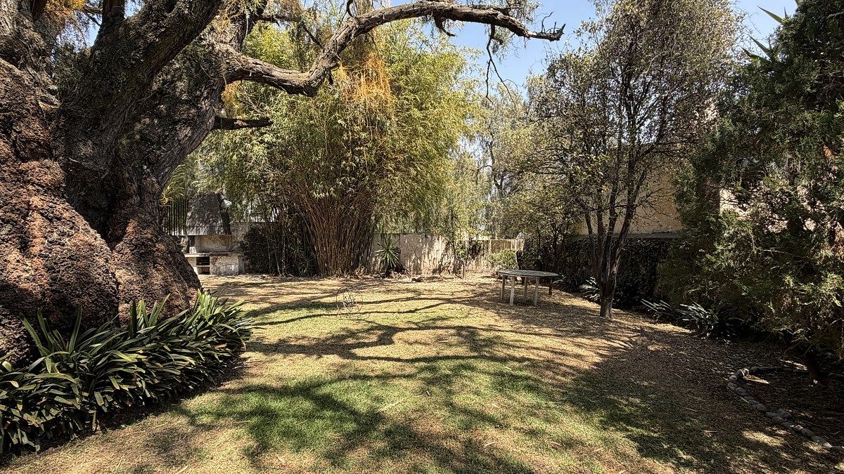 House for Sale in Ciudad Satélite to Remodel | 712 m² Corner Lot - foto 2